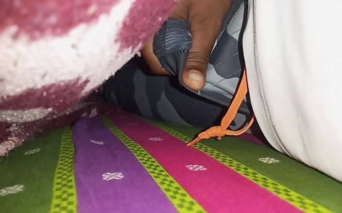 Sweet Indian cock: 私はバビのスカートとブラウスを脱がせて、彼女とセックスしました