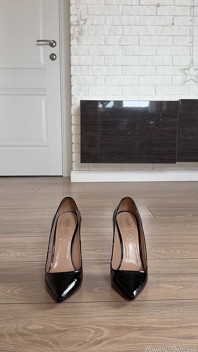 Pumps off, power on - strappare i tacchi alti