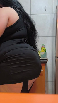 Seksi ateşli üvey anne, sadece ağır çekimde hayranlar, mutfakta