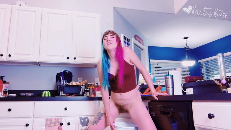 kactus kutie: Desperate Pee in My Kitchen Trash Can