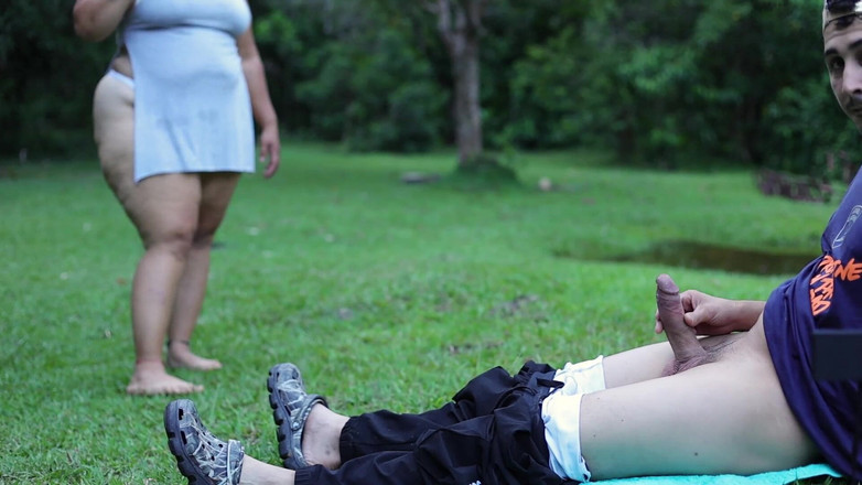 Lexly_16: Mă masturbez un străin într-un parc - sex riscant Lexly_16 și magician