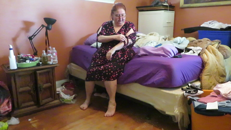 BBW nurse Vicki adventures with friends: Tonton saat aku mengeringkan tubuh gemuk ini setelah mandi