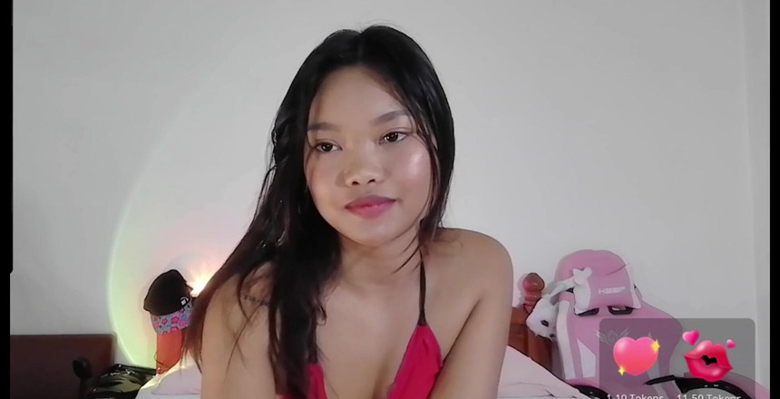 Cupcake: Show červených bikin na webové kameře