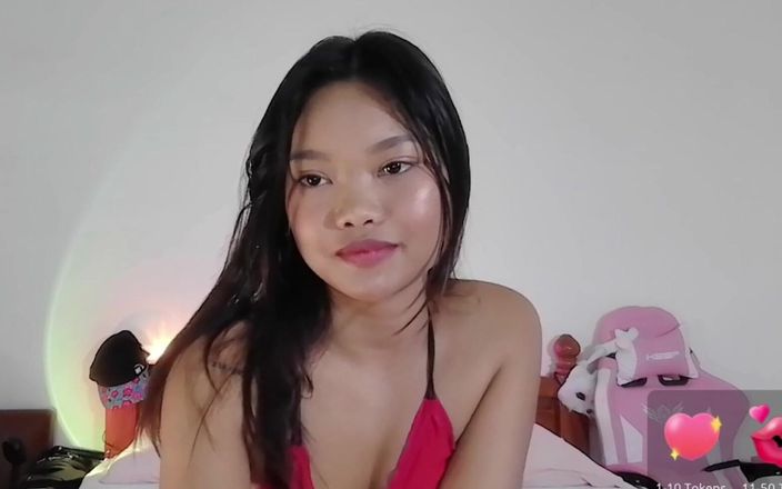 Abby Thai: Czerwony pokaz kamerze bikini