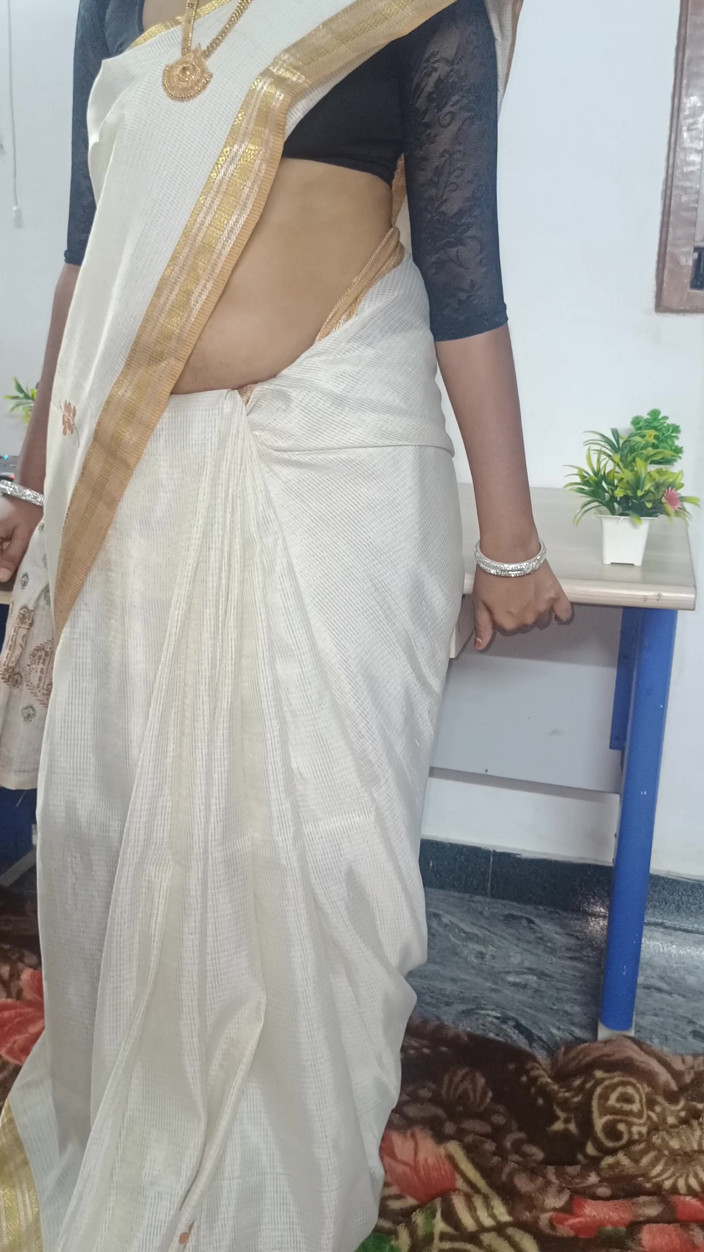 Inba: Малайська тітонька трахається на офісному столі зі своїм менеджером