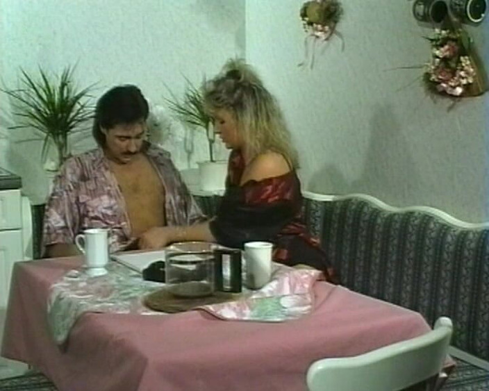 90s Vintage Taboo: Gâtul adânc ia fiecare centimetru # 4
