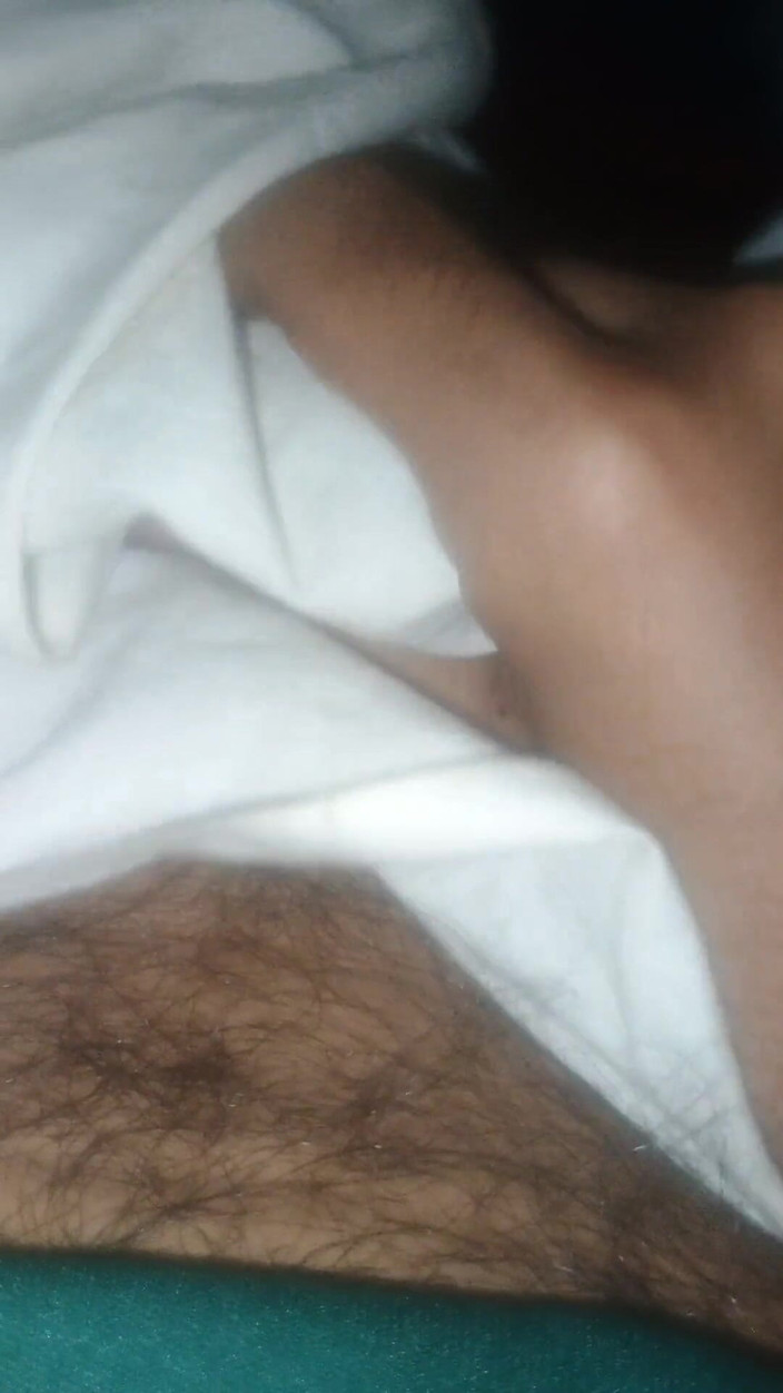 Hot_bobby: Băiat indian gândindu-se la fată și frecându-mi pula cu haine