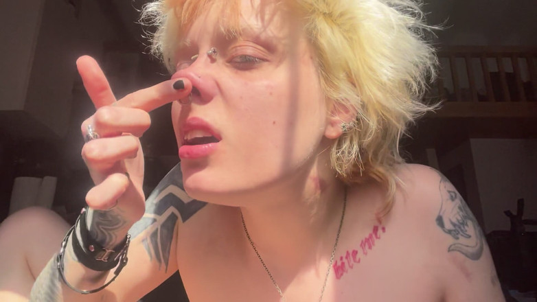 Glitterqueen1999: Gotica ragazza al sole feticcio naso strofinamento del maiale naso