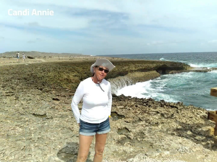 Candi Annie: Crociera Caraibica Con La Sexy MILF Candi Annie GILF