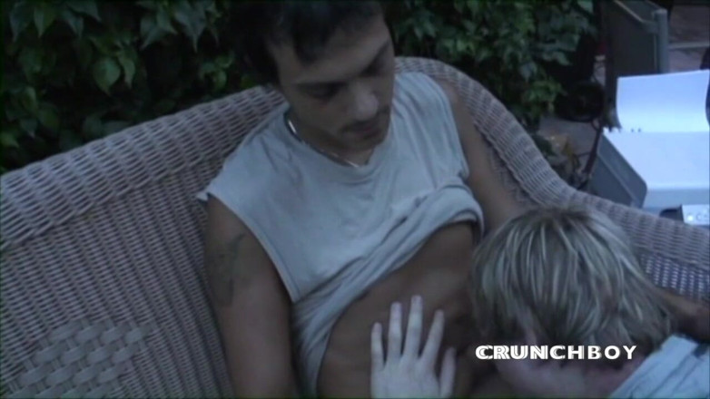 Slut twink used bareback by XXL cock: Gay chupando a su amigo heterosexual en la noche de...