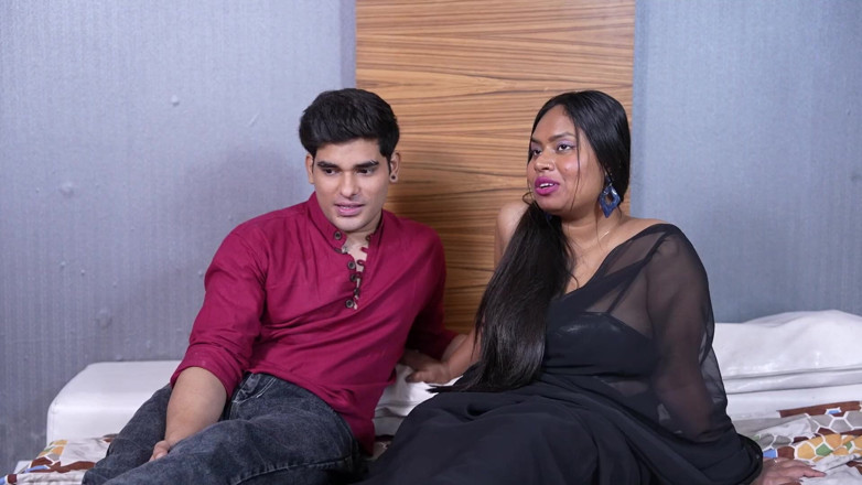 SEXYBHABHIX: Indische desi makan malkin ne kiya naukar sex sath sex...