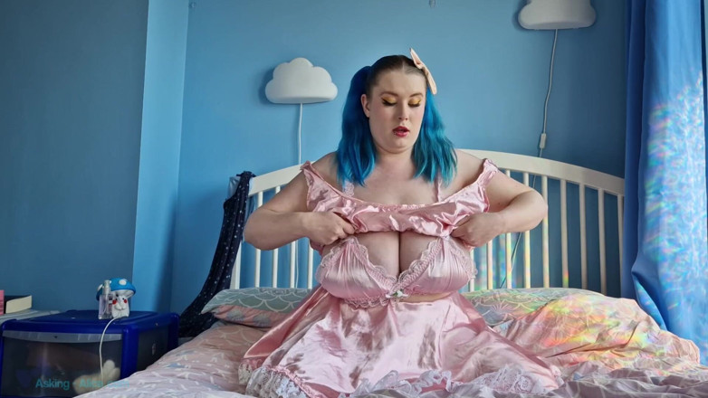 Alice_Mayflower_Scottish: gulaabi saatan men pyari - ekal larki