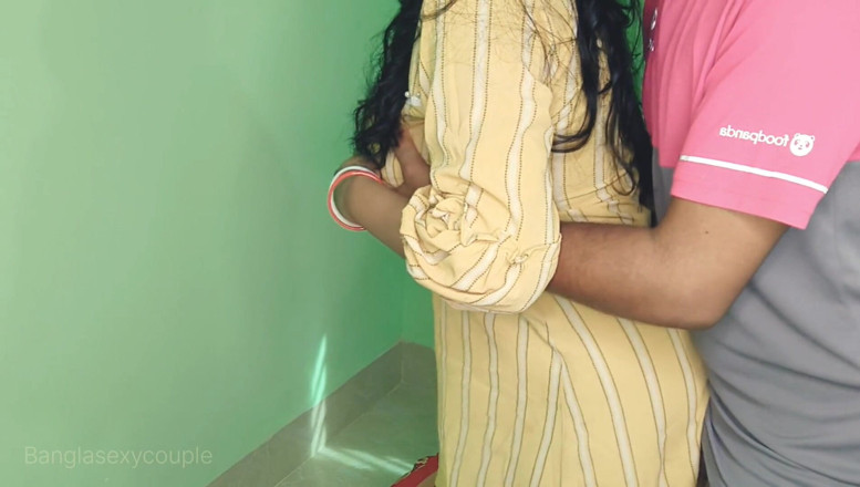 Banglasexycouple: My Name Is Zara Today I Fucked Delivery Boy