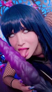 Verklig skakande orgasm med en enorm dildo Hinata Uzumaki
