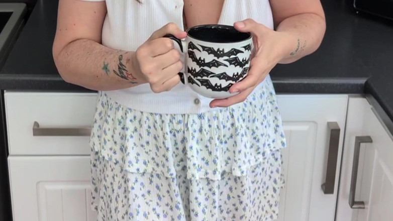 Roo Smith: Vreemdgaande vrouw neukt met de buurvrouw