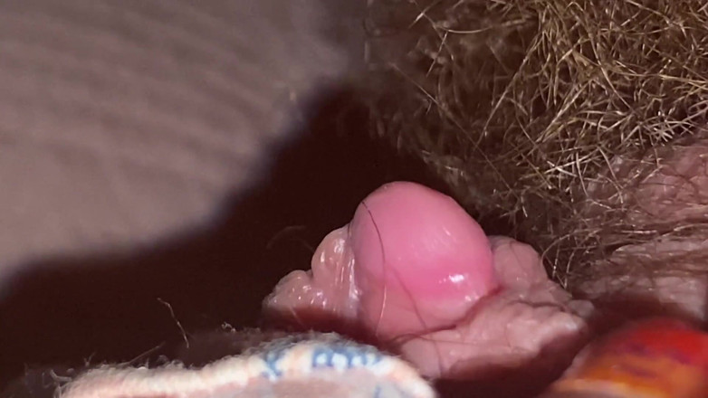 Cuteblonde666: Cận cảnh âm vật cực khổng lồ lồ lồn đầy lông