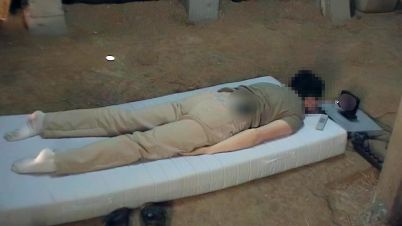 Mark Hannes: おしっことシャワーでのオナニー