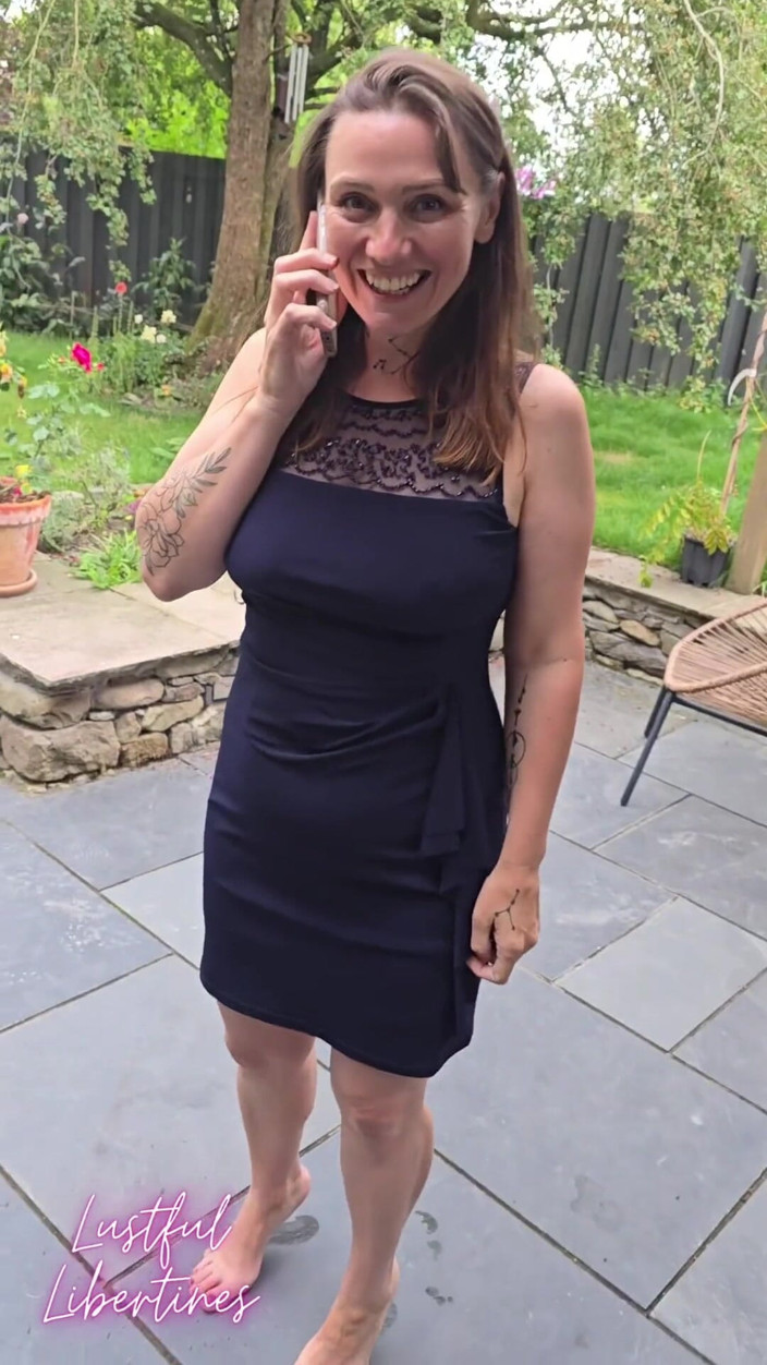 Lustful Libertines: Orina Desesperada Se Burlan De Ti Con Un Pipí Furtivo...