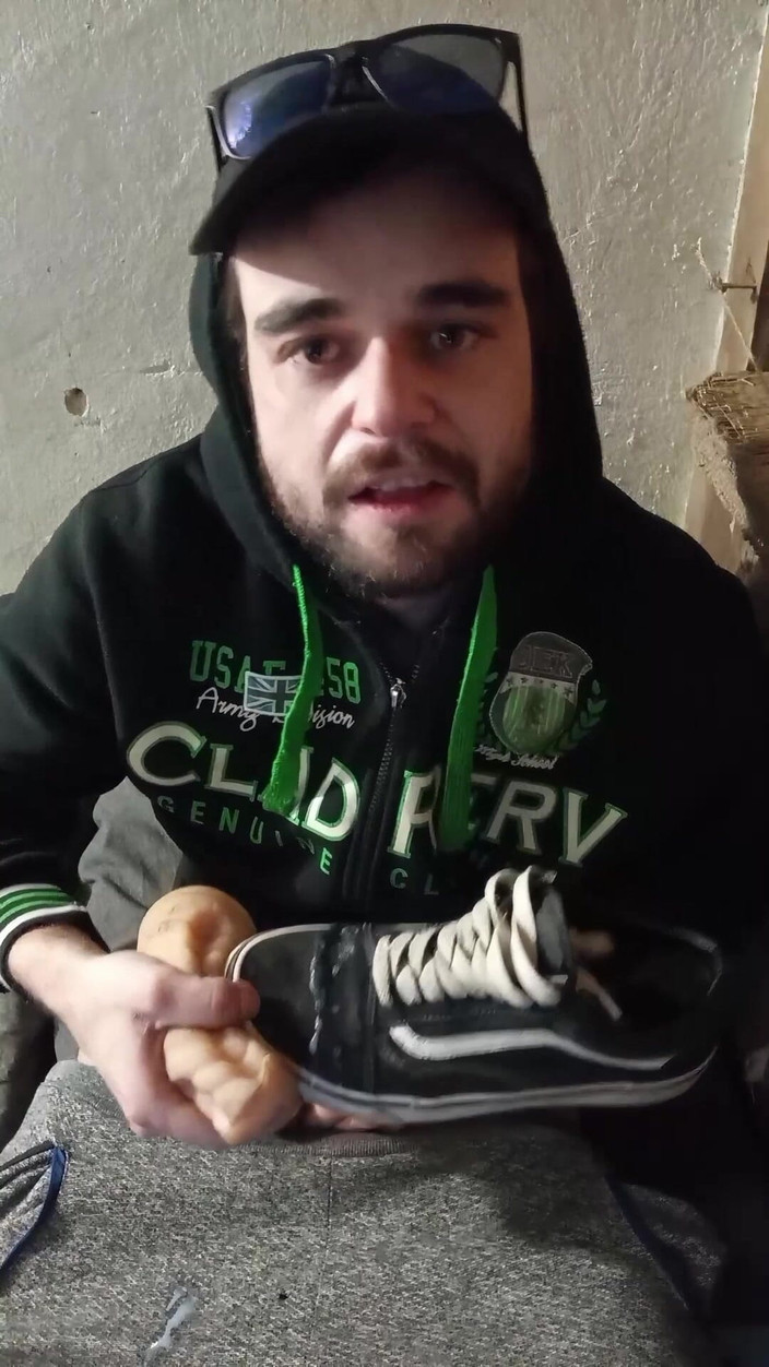 jerkofflover: Mon Éjaculation Sur Une Basket Vans