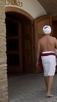 Yıldırım dahisi, seksi ve güzel Lucy Love'ın sapık bir oyunla yüzleşmek için dileğini yerine getirtiyor