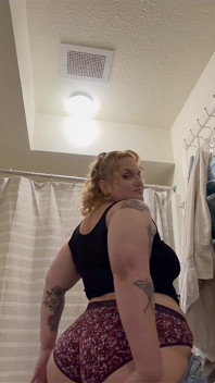 Bouncing My Ass in These Jeans