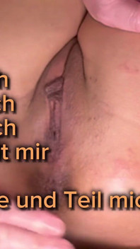 Ateşli orta yaşlı seksi kadın derin yumruk sokma