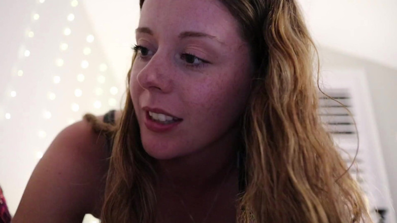 Nadia Foxx: Leggere erotica mentre viene scopata da un cazzo mostruoso!