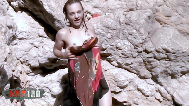 MMM100: Alicya : la super petite Alicya se déshabille au bord de...