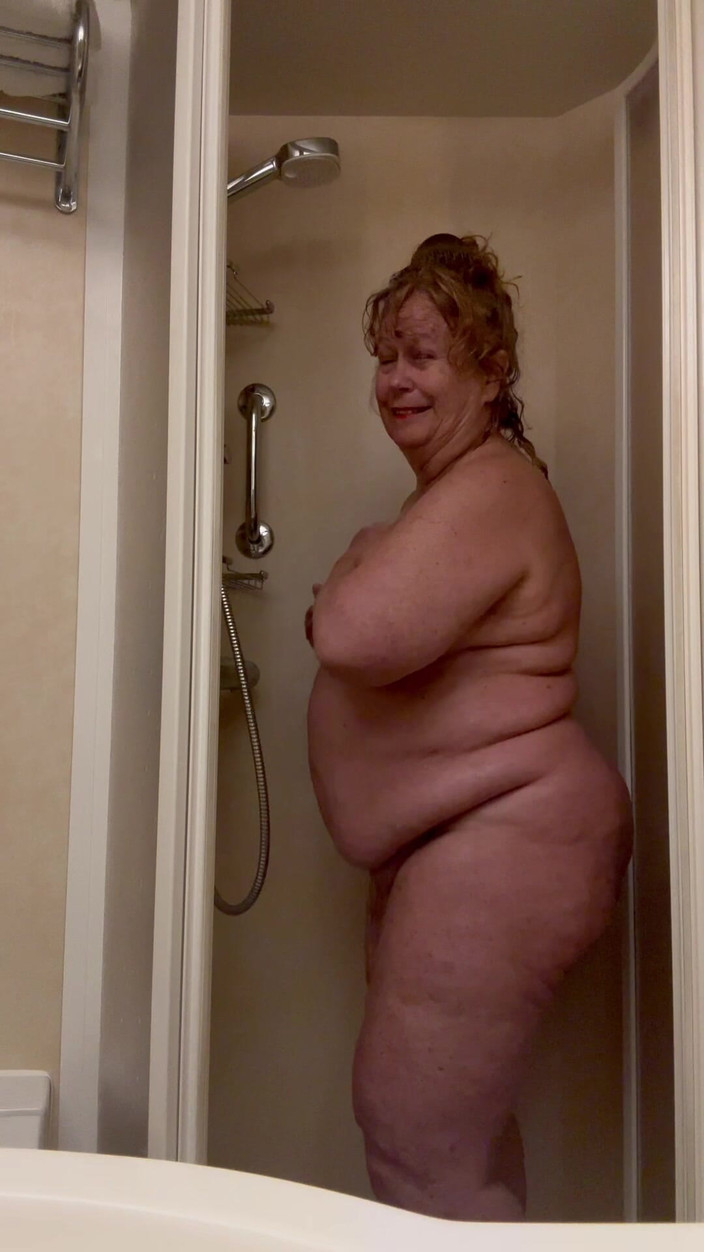 Big Ass 4 U: Bubblande dusch