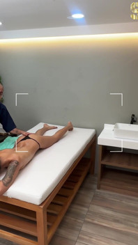 Cuckold masseur security cam creampie met zijn jonge vrouw