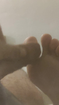 Amiga me permitiu foder seus pés enquanto ela está brincando