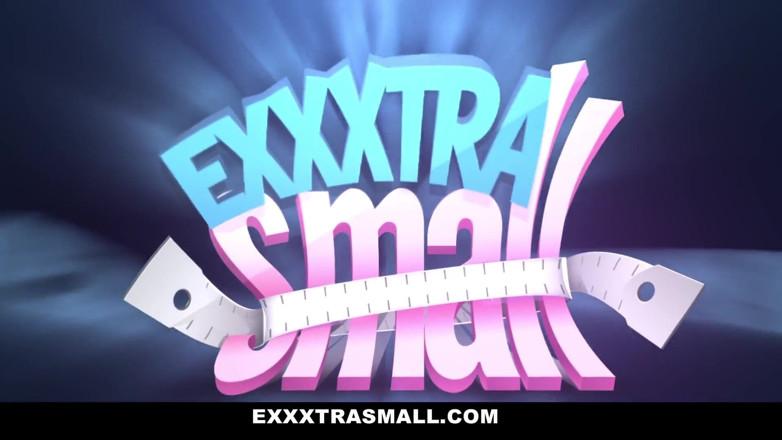 Exxxtra Small: Drobná teenagerka Mocha poskakuje se svým velkým zadkem