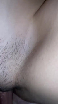 32yr 털이 무성한 보지 교사가 몸을 구부려 18세 학생이 섹스할 수 있도록