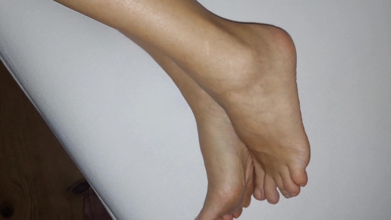 Selena701: Mature Blonde Wife Enjoys Foot Worship