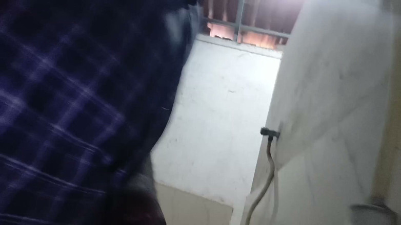 CarvingShovel: Tamil umumi tuvalette sidik ve elle muamele