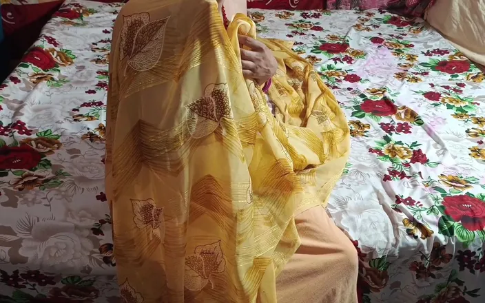Lalita Singh: Beautiful Indian Bhabhi Pissing with Sex Hindi Audio