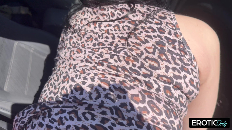 EroticOnlyClips: 婊子猎人被饥渴的熟女荡妇狠操 - 完全角色逆转