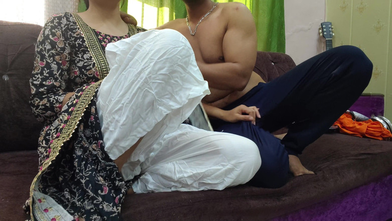 Hornycouple149: La matrigna rallegra il figliastro arrabbiato