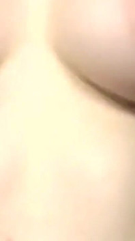 Bionda allargata con i piedi in una scopata fetish selvaggia