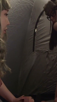 Cosplayer shakes her hips wildly in cowgirl 2-2