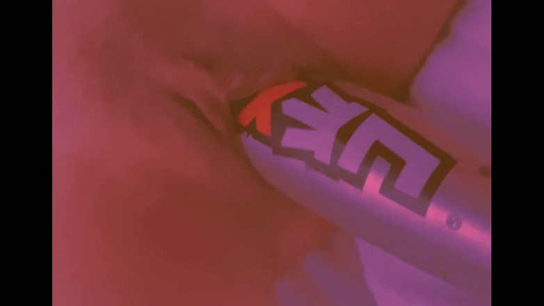 Badfreakycouple: 疯狂的荡妇在阴户里插入棒球棒