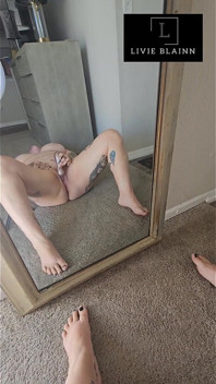Solo in Front of the Mirror