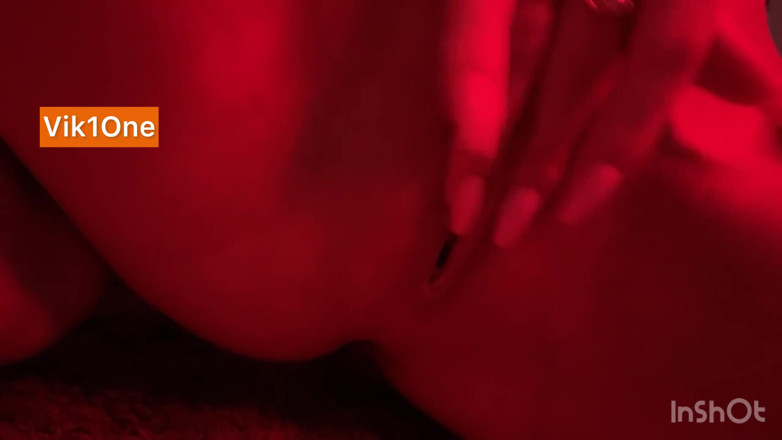 Vik1one: BDSM 빨간 방의 소녀