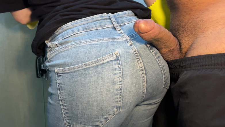 Levi Solen: Hotelová služka mě přistihla při masturbaci a rozhodla se mi...