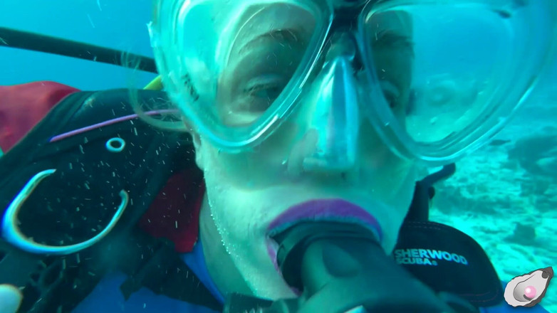 Mistress Pink Pearl: Supergirl rencontre la pieuvre la plus excitée de Bonaire