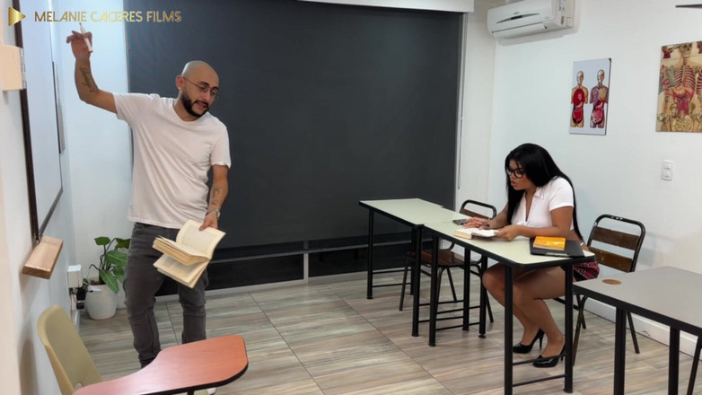 Rosxy Gutierrez: Futând-o pe profesoara mea de matematică pentru a mă ajuta...