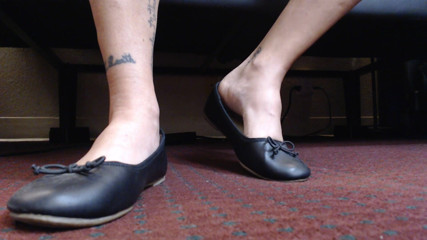 Abby Anna: Meneando en ballet flats