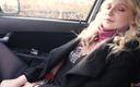 Stacy Sweet: Nadržená dospívající dívka masturbuje kundičku a hlasitě sténá v autě