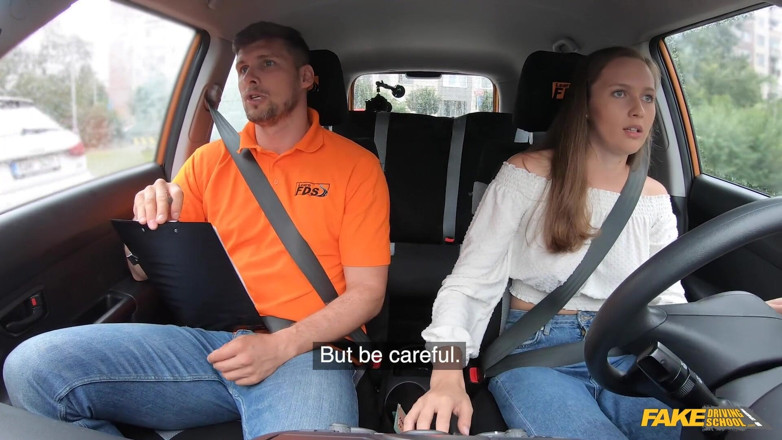 Fake Driving School: Passami a vedere le mie tette perfette