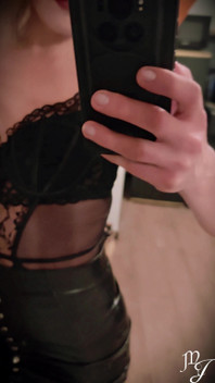 Body E Giarrettiera: Questa Anteprima Ti Mette in Ginocchio - Mistress Julia